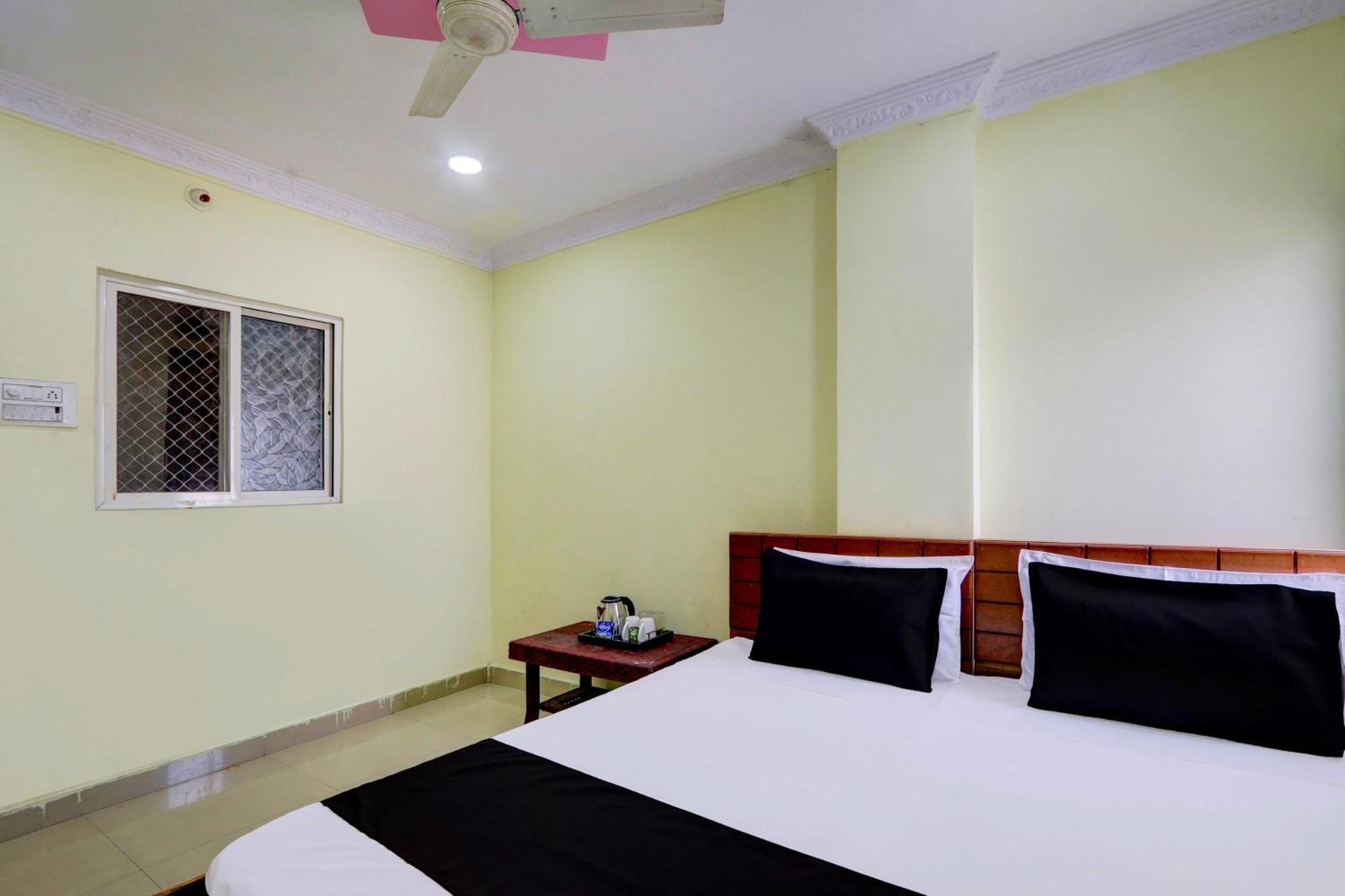 Spot On Al Nizam Guest House Хайдарабад Экстерьер фото